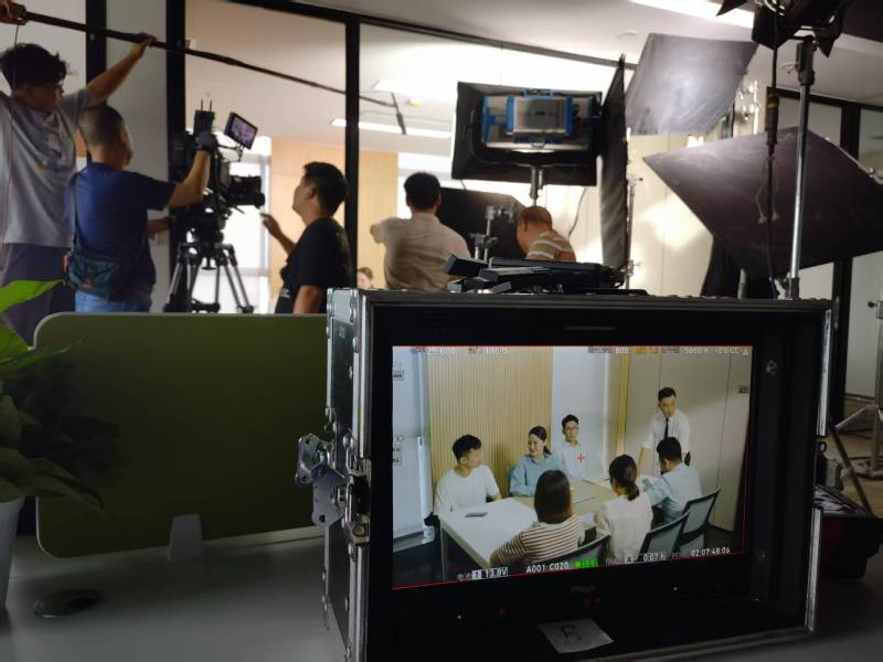 宁武县TVC拍摄公司：科技产品视觉化大师，诠释未来感与功能美学